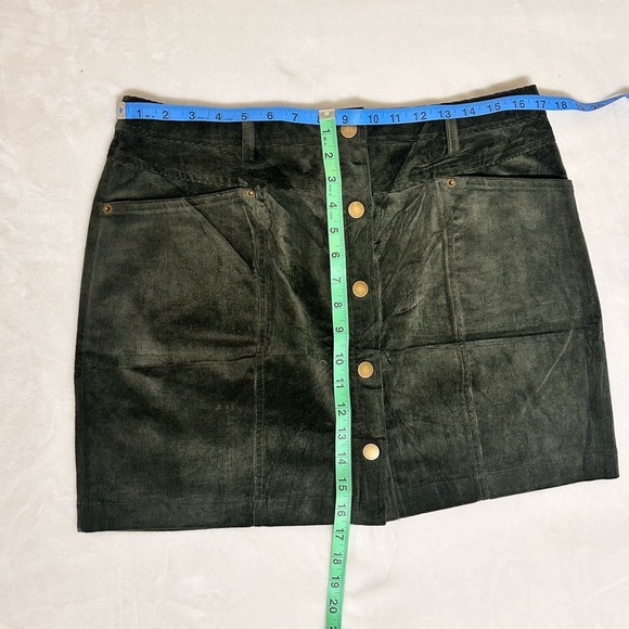 Lulus  Olive green corduroy miniskirt with a charming feel
Lulus - Picture 9 of 10